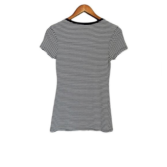 3 for $30! Old navy, navy & white striped t shirt - Picture 7 of 7
